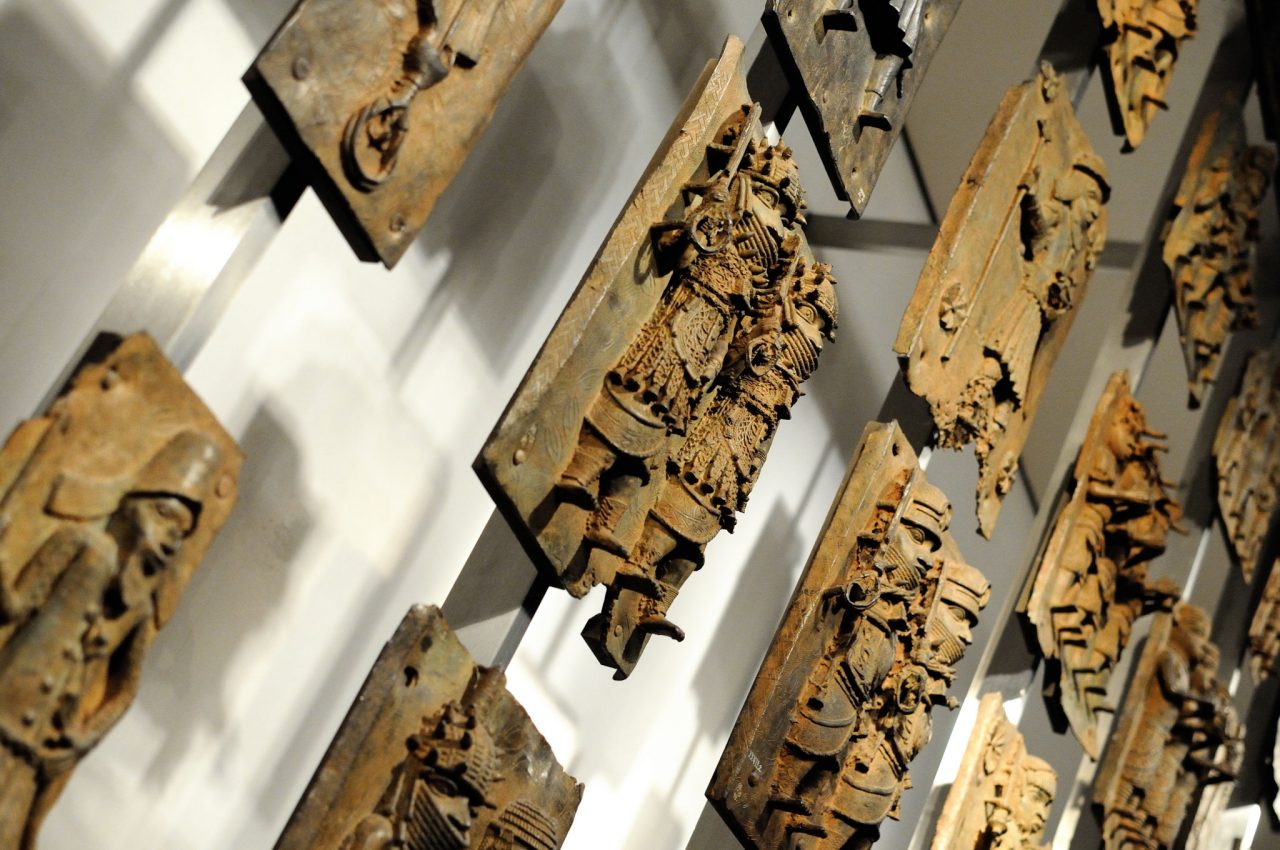Brass plaques from Benin in the British Museum (Photo: Rtype909 [CC BY-SA 3.0 (https://creativecommons.org/licenses/by-sa/3.0)], via Wikimedia Commons)
