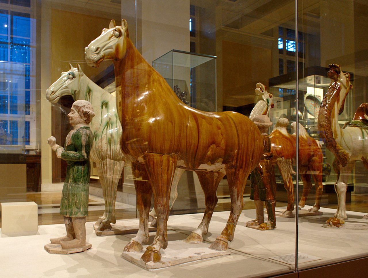 Tang dynasty figures in the British Museum (Photo: Margaret [CC BY-SA 2.0 (https://creativecommons.org/licenses/by-sa/2.0)], via Wikimedia Commons)