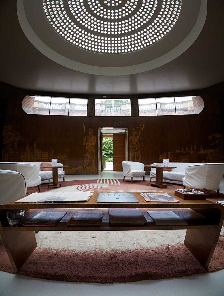 Eltham Palace’s Art Deco entrance hall makes it unique among royal palaces. (Photo: Tom Parnell [CC BY-SA 4.0])