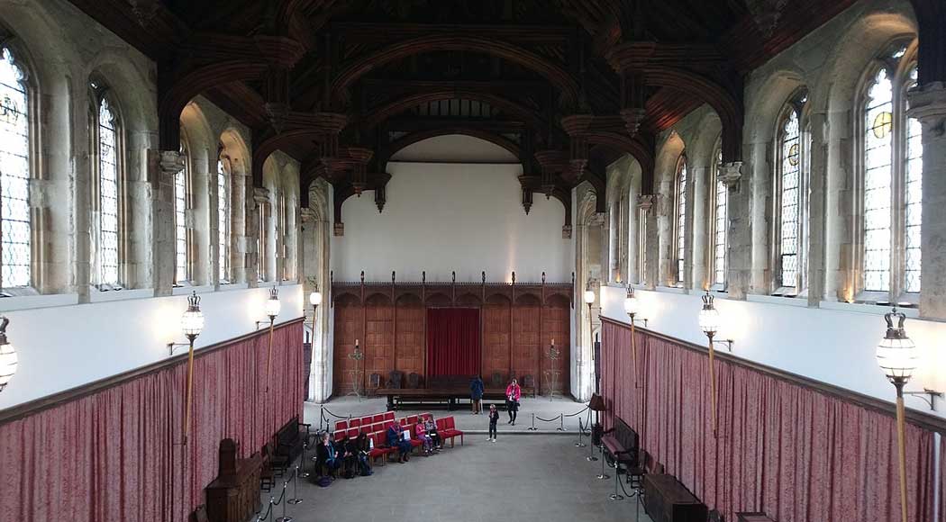 The 500-year-old Great Hall, which features a hammer-beam roof, retains the building’s original medieval style in contrast to the rest of the palace’s Art Deco style. (Photo: Richard Nevell [CC BY-SA 4.0])