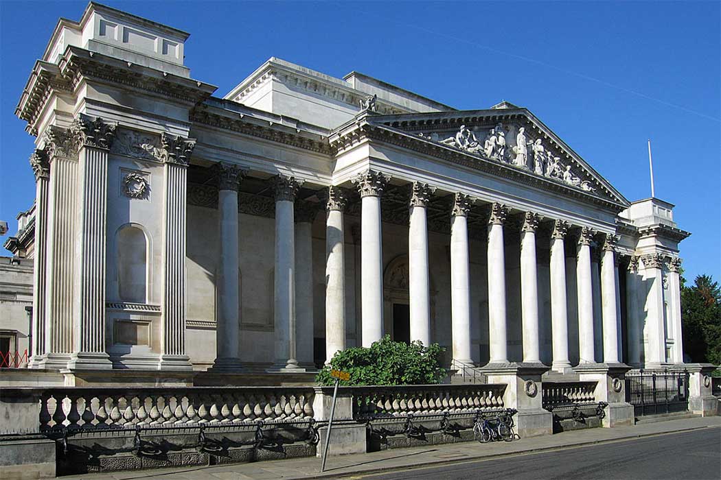 The main entrance to the Fitzwilliam Museum. (Photo: Andrew Dunn [CC BY-SA 2.0])