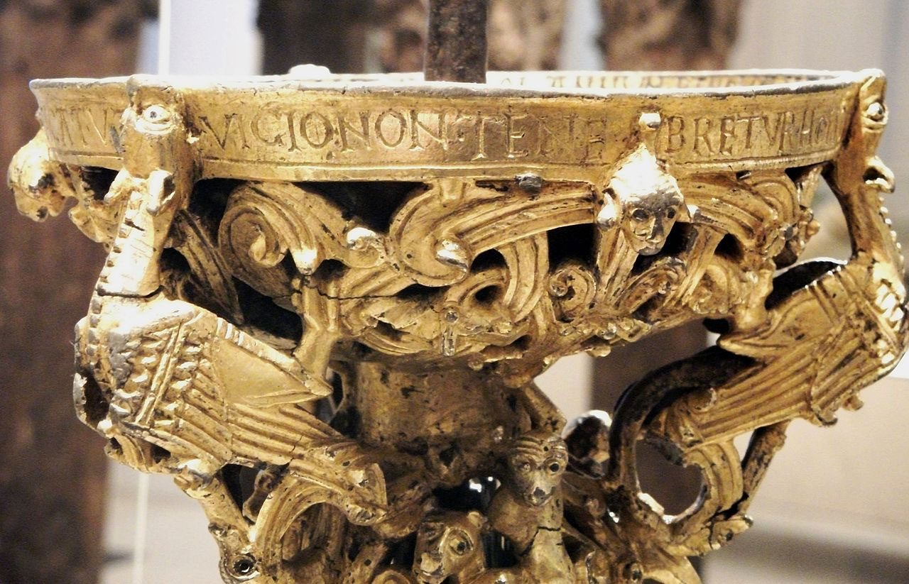 Detail of top of the Gloucester Candlestick. The Gloucester Candlestick is an elaborately decorated English Romanesque gilt-bronze candlestick, now in the Victoria and Albert Museum in London. It was made for Gloucester Cathedral between 1104 and 1113. (Photo: Johnbod [<a href="https://creativecommons.org/licenses/by-sa/3.0" rel="nofollow">CC BY-SA 3.0</a>])