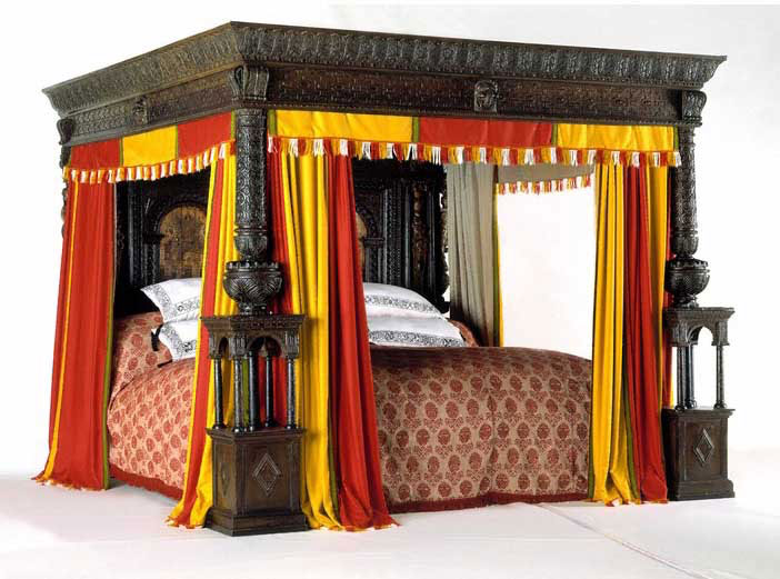 Great Bed of Ware from Victoria and Albert Museum (Photo: VAwebteam [<a href="https://creativecommons.org/licenses/by-sa/3.0" rel="nofollow">CC BY-SA 3.0</a>], from Wikipedia)