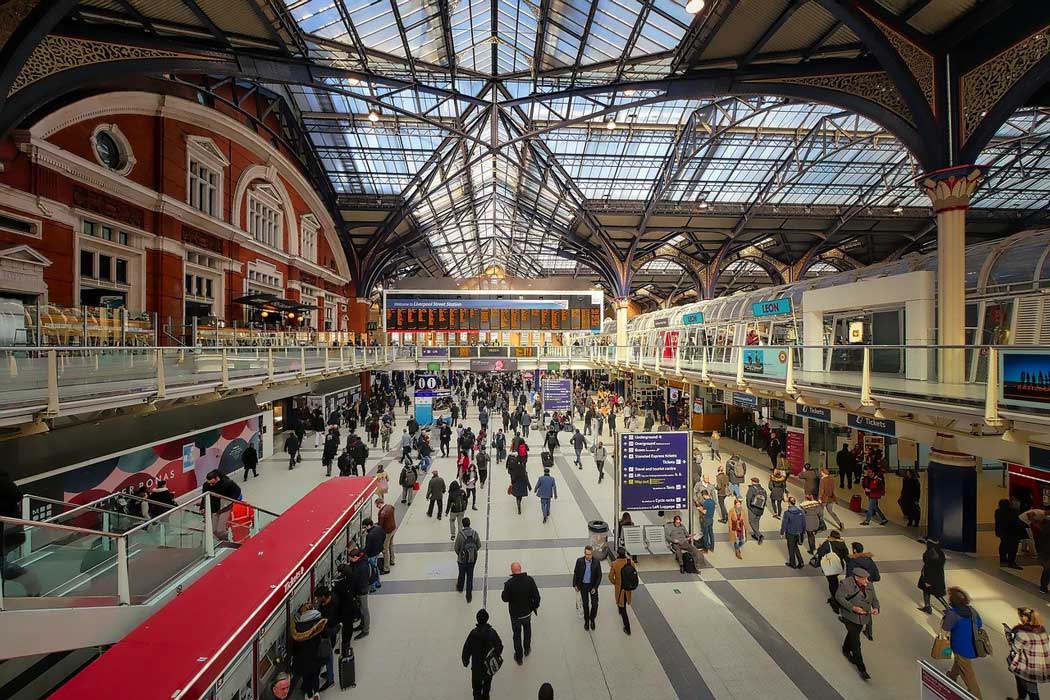 The main concourse of London Liverpool Street station (Photo: Albrecht Fietz from Pixabay)