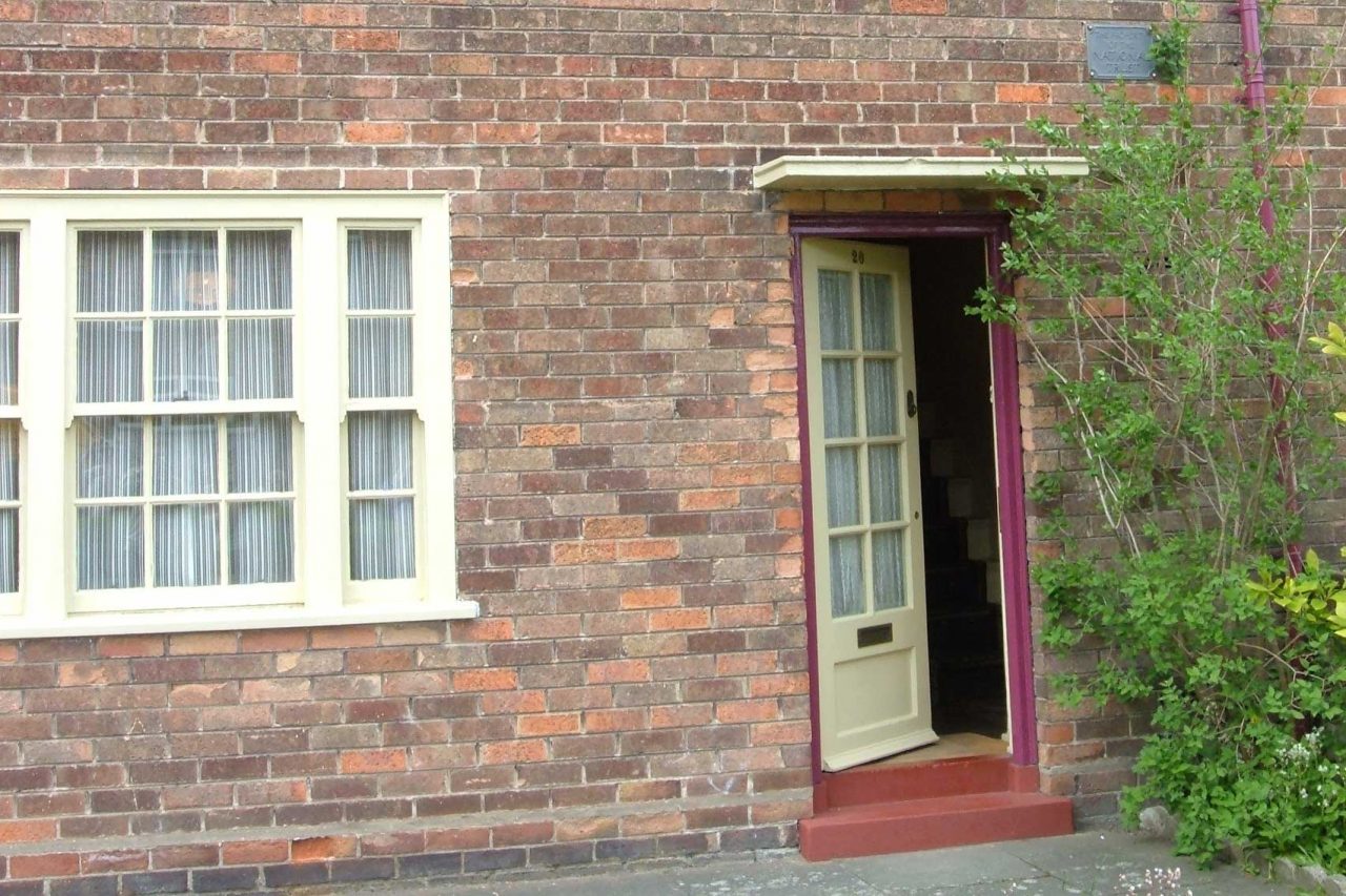 Paul McCartney's childhood home at 20 Forthlin Road in Allerton, Liverpool (Photo: Havaska [CC BY-SA 3.0], from Wikipedia)