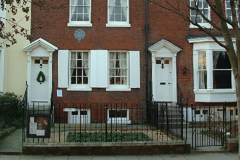 Charles Dickens' Birthplace Museum in Portsmouth, Hampshire (Photo: John Smitten [CC BY-SA 2.0])