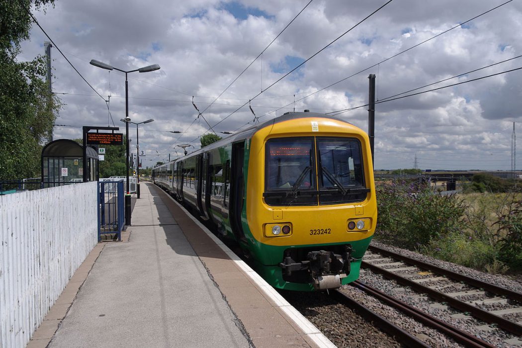 The high-level Cross-City Line terminus platform at Lichfield Trent Valley railway station in Lichfield, Staffordshire (Photo: mattbuck [CC BY-SA 3.0])