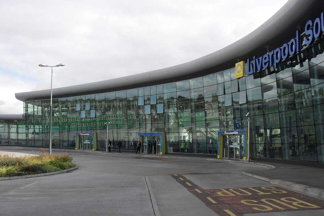 Liverpool South Parkway railway station is served by frequent trains into central Liverpool with shuttle buses connecting the station to Liverpool Airport. (Photo: Coradia1000 [CC BY-SA 2.0])