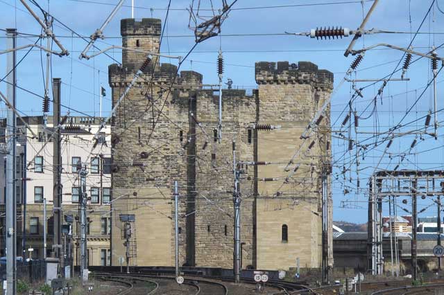 The keep of the Newcastle Castle in Newcastle upon Tyne (Photo: Mike Quinn [CC BY-SA 2.0])