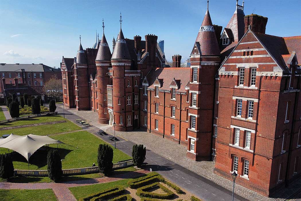 The rear of the Portsmouth Museum and Art Gallery. The Grade II listed building was formerly the Clarence and Victoria Barracks complex. (Photo: Tim Sheerman-Chase [CC BY-SA 2.0])