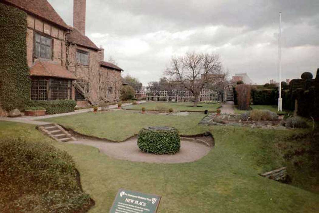 The gardens at Shakespeare's New Place in Stratford-upon-Avon, Warwickshire (Photo: Keith Edkins [CC BY-SA 2.0])