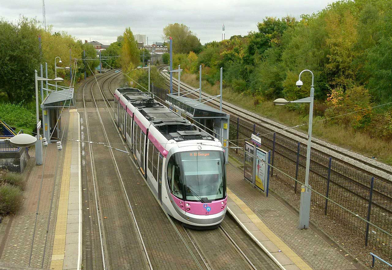 https://englandrover.com/wp-content/uploads/2018/09/birmingham-midland-metro-tram-1280x883.jpg