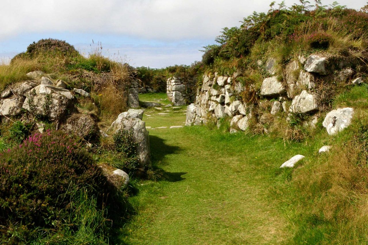 Chysauster ancient village on the Penwith Peninsula in Cornwall (Photo: Jim Champion [CC BY-SA 2.0])