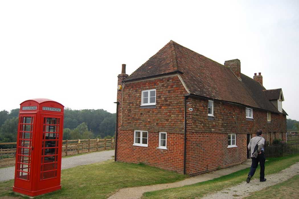 A farm cottage and telephone box at Kent Life near Maidstone. (Photo: N Chadwick [CC BY-SA 2.0])