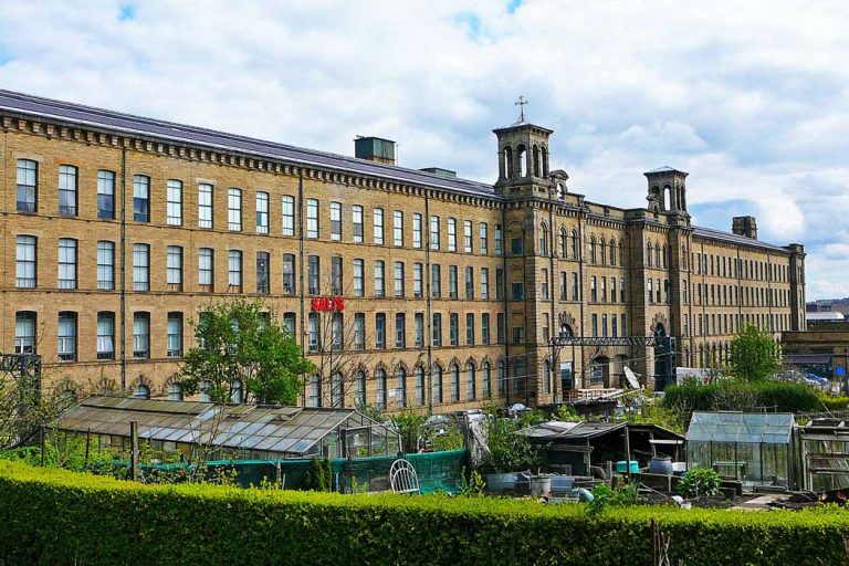 Salts Mill and the 1853 Gallery, Saltaire