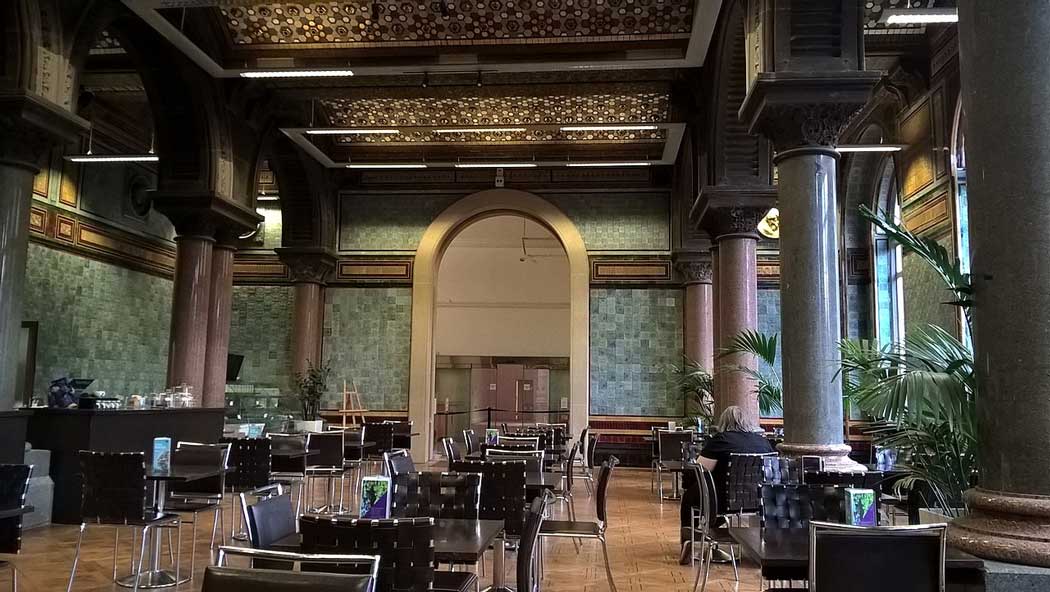 The Tiled Hall Cafe was originally Leeds Central Library’s main reading room and after an extensive renovation project in 2007, it is now one of Leeds’ most iconic eateries. (Photo: Chemical Engineer [CC BY-SA 4.0])