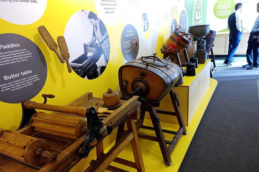 A display of vintage butter and cheesemaking equipment at the Wensleydale Creamery visitor centre (Photo: Victuallers [CC BY-SA 4.0])