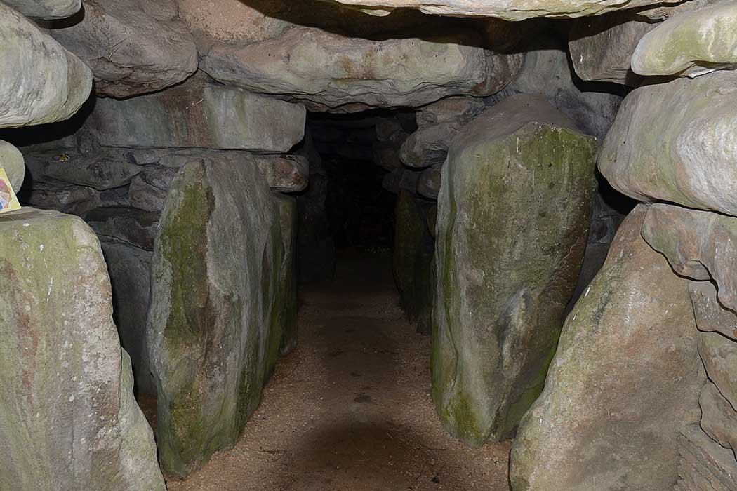 Inside the stone chamber of West Kennet Long Barrow. (Photo: Jarkeld [CC BY-SA 4.0])