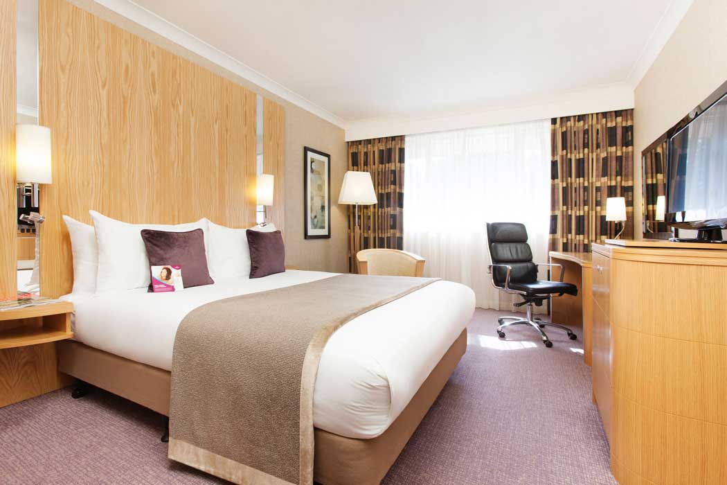 A standard room with a king-size bed at the Crowne Plaza Reading. (Photo: IHG)