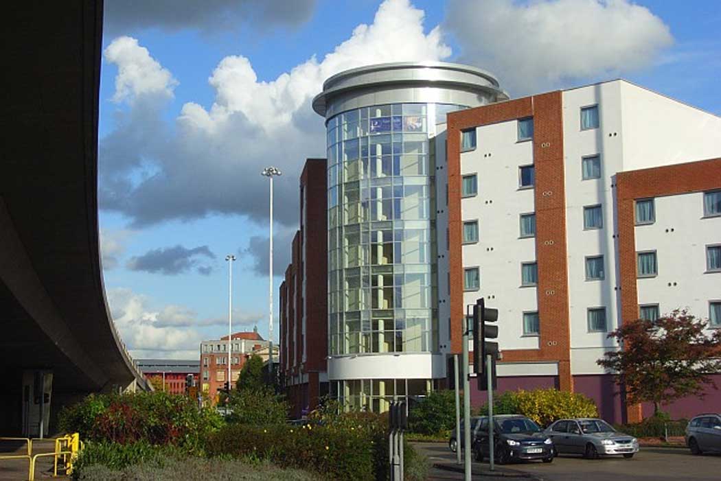 The Premier Inn Reading Central hotel in Reading, Berkshire (Photo: Andrew Smith [CC BY-SA 2.0])