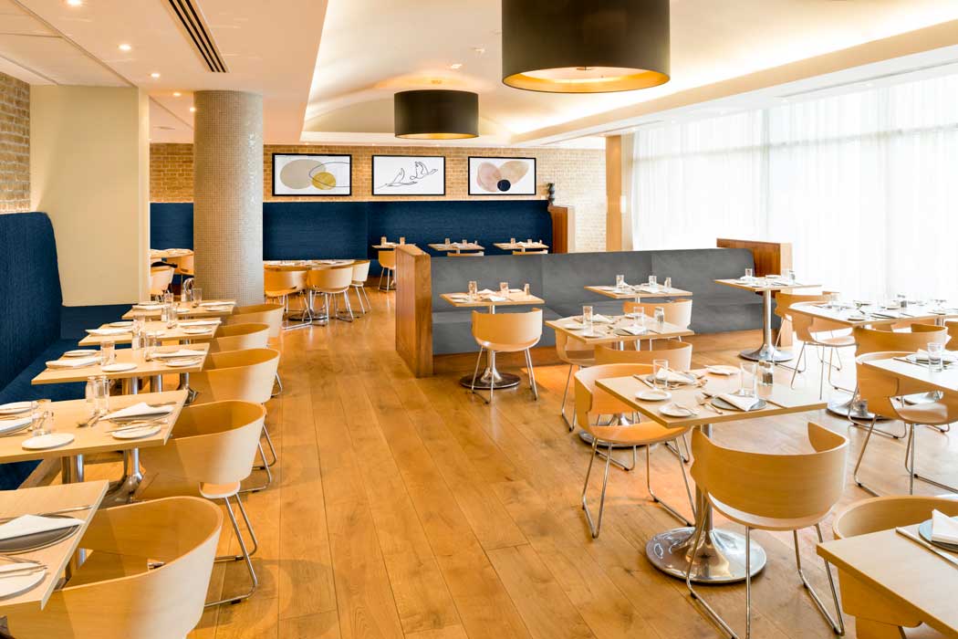 Le Cafe offers a more casual dining environment. (Photo: IHG)