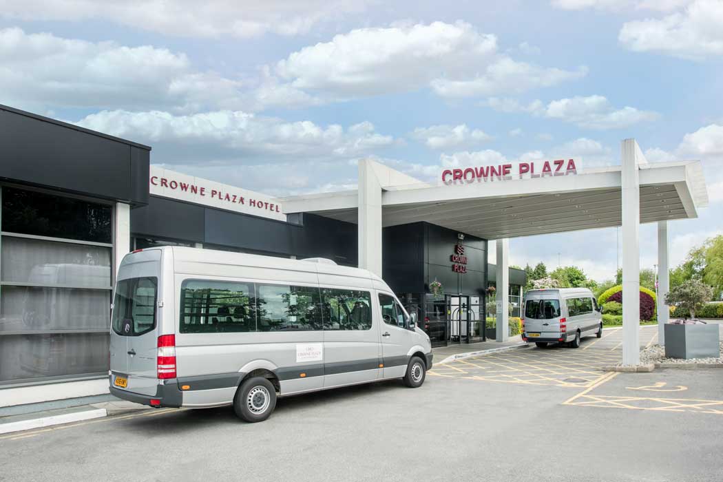 Despite being located only a five-minute walk from the airport terminals, the Manchester Airport Crowne Plaza hotel offers guests a shuttle bus transfer to the terminal. (Photo: IHG)