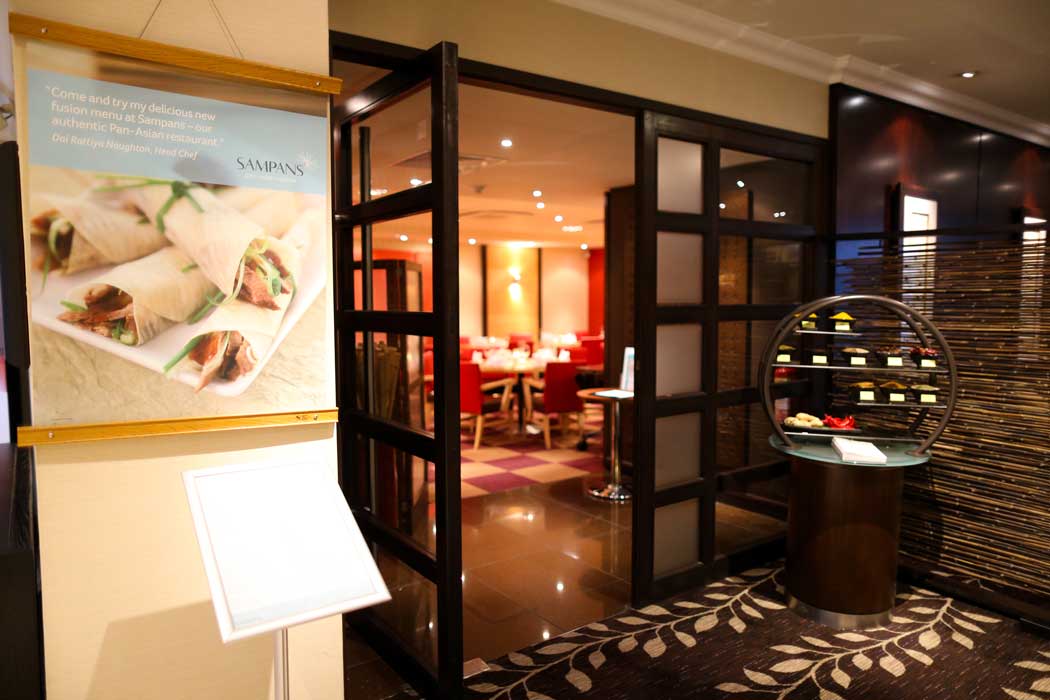 The hotel’s Sampans restaurant offers a pan-Asian menu. (Photo: IHG) 