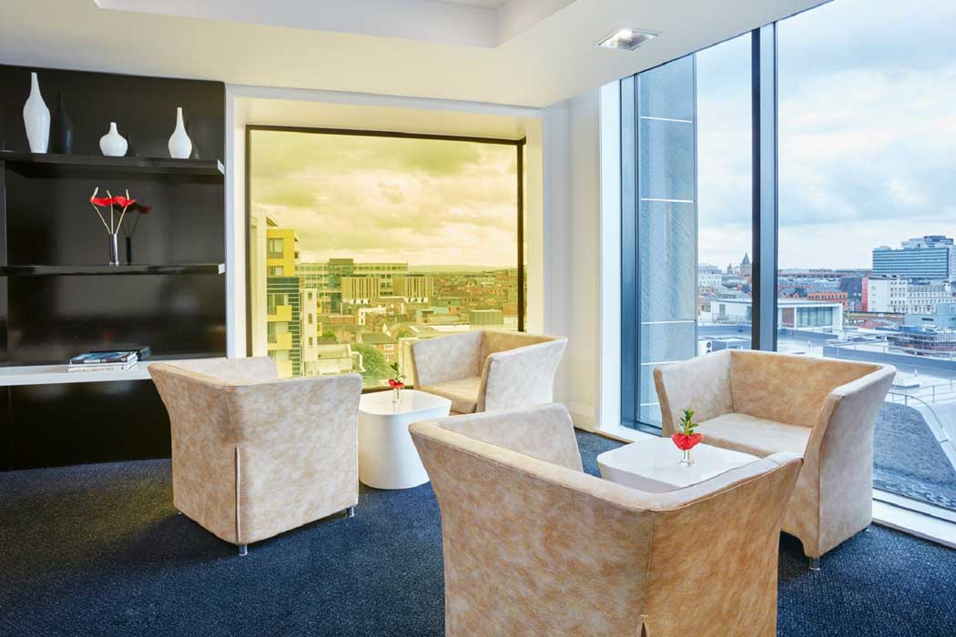 Guests staying in Club Rooms have access to the hotel’s eighth-floor Club Lounge which includes free breakfast plus free drinks in the evening. (Photo: IHG)