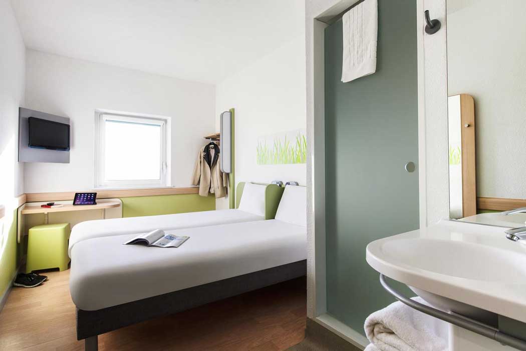 A twin room at the ibis budget Manchester Salford Quays hotel. (Photo: ALL – Accor Live Limitless)