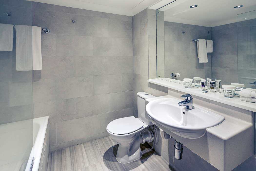 All rooms at the Mercure Manchester Piccadilly hotel have modern en suite bathrooms. (Photo: ALL – Accor Live Limitless)