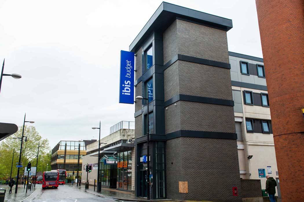 The ibis budget London Bromley Centre hotel is a budget hotel in Bromley in London’s southeastern suburbs. It is a good value accommodation option less than half an hour from central London. (Photo: ALL – Accor Live Limitless)