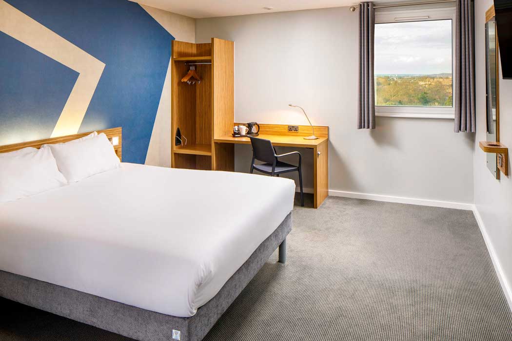 The ibis budget London Heathrow Central was formerly a Travelodge so the rooms are a little larger than a purpose-built ibis budget hotel and the decor looks a little different to the standard design that you would normally find in an ibis budget. (Photo: ALL – Accor Live Limitless)