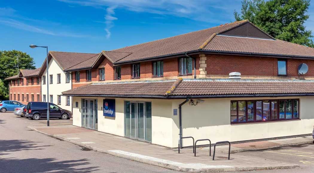The Travelodge Dartford hotel is a budget hotel near the Bluewater shopping centre on the eastern outskirts of London’s suburban area. It is next to a railway station and has easy access from the M25 Motorway making it a good option if you’re driving and want to stay somewhere with easy rail access into central London. (Photo: Travelodge)