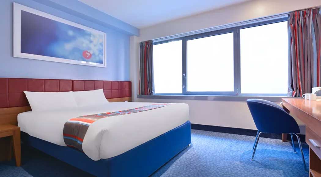 A double room at the Travelodge London Central Aldgate East hotel. (Photo © Travelodge)