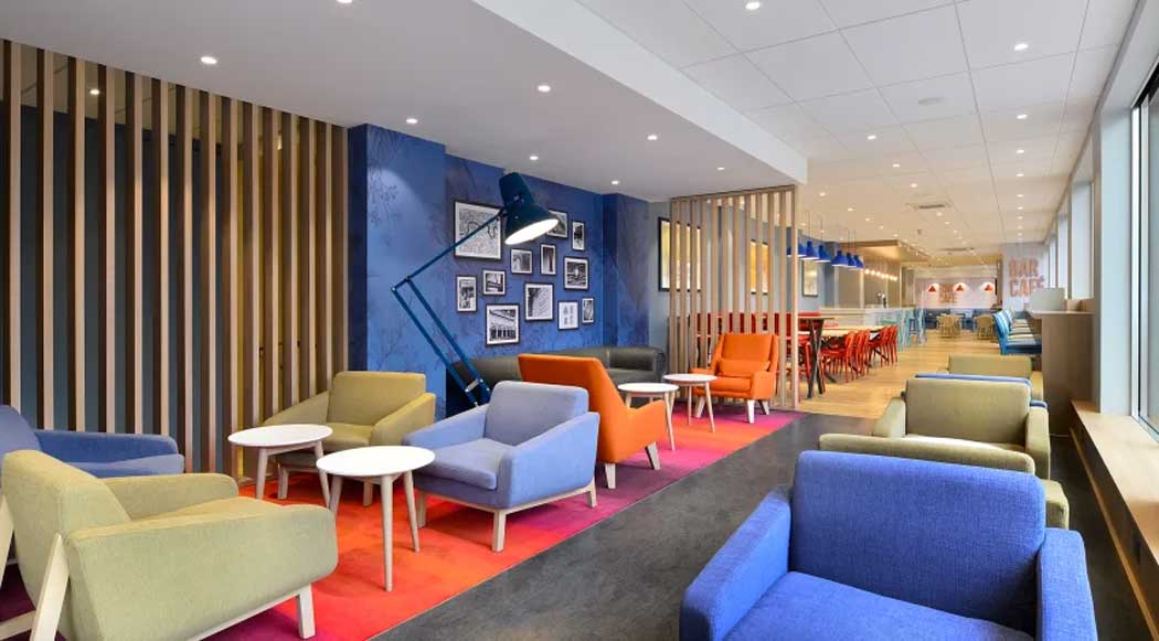 The hotel has its own cafe/bar. (Photo © Travelodge)