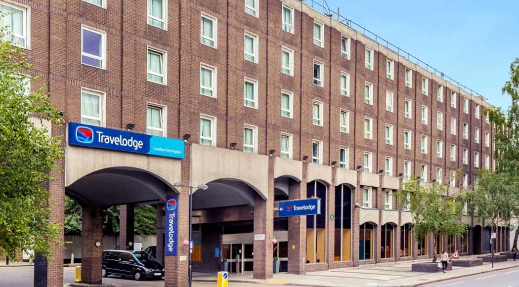 The Travelodge London Farringdon hotel has a great central London location and nicer rooms than your average Travelodge. (Photo: Travelodge)