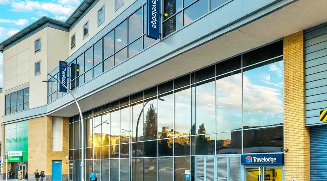 The Travelodge London Ilford hotel is a budget hotel in Ilford in London’s eastern suburbs. It is a cheaper alternative to staying in central London and it has excellent transport links that will get you into The City in just 20 minutes. (Photo: Travelodge)
