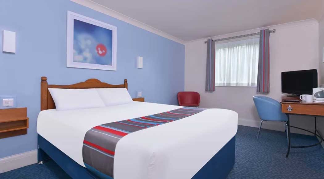 The in-room decor at the Travelodge London Northolt hotel looks a little dated when compared with newer Travelodge hotels. (Photo © Travelodge)