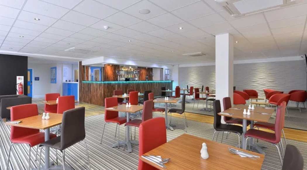 This Travelodge has its own bar and restaurant but it lacks the atmosphere of other places to eat and drink nearby. (Photo © Travelodge)