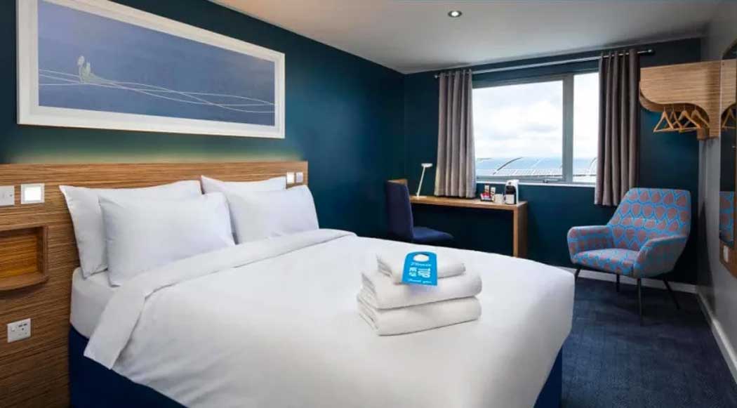The hotel’s Standard Room Plus rooms are an upgrade over standard rooms and include a pod espresso coffee machine and guests staying in these rooms also have access to free Wi-Fi internet access. (Photo © Travelodge)