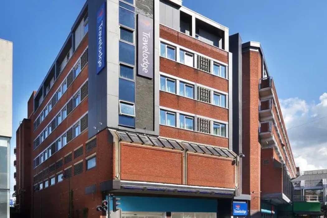 The Travelodge London Wood Green hotel is right in the commercial centre of Wood Green in North London and it is very close to shops, restaurants and pubs and it has excellent transport connections into Central London. (Photo: Travelodge)