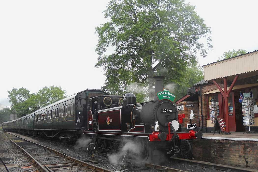 A steam train on the Kent and East Sussex Railway (Photo: PeterSkuce [CC BY-SA 4.0])