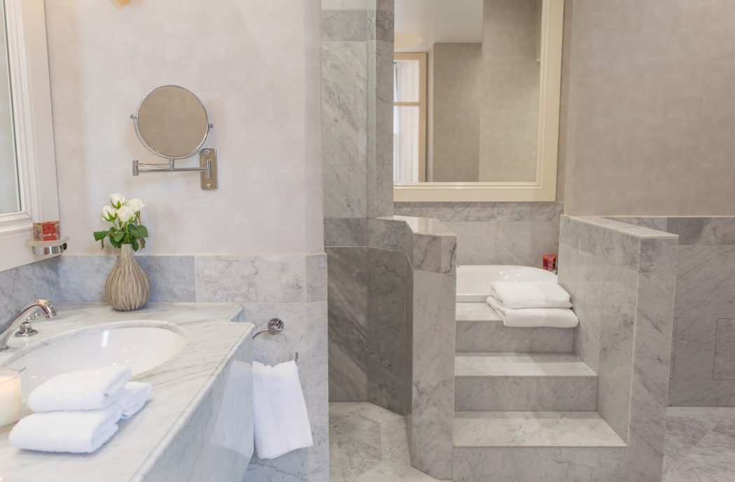 The en suite bathrooms at the Chatsworth Hotel feature Italian marble. (Photo: The Chatsworth Hotel)