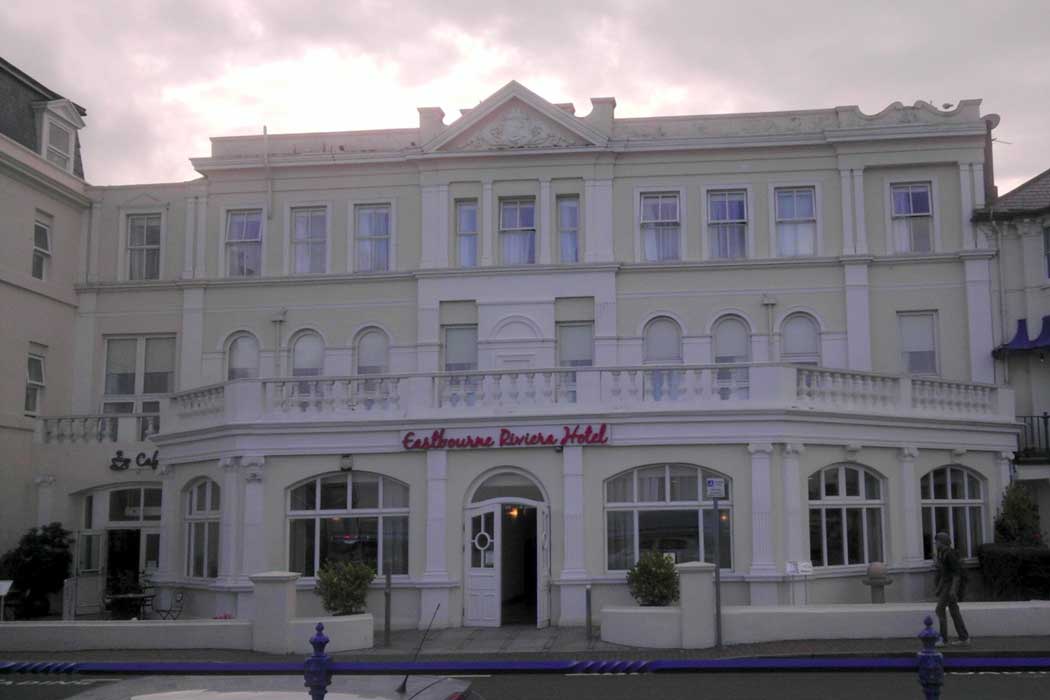 The Eastbourne Riviera Hotel is a small hotel that is one of Eastbourne’s better seafront hotels in the budget price range. (Photo: Paul Farmer [CC BY-SA 2.0])