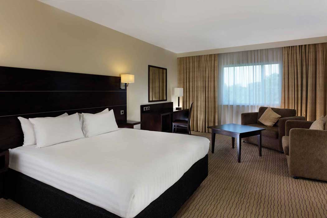 Guest rooms at the DoubleTree by Hilton London Heathrow hotel are spacious and feature a large work desk, television, ironing facilities, tea and coffee making facilities and nice en suite bathrooms. (Photo © 2019 Hilton)