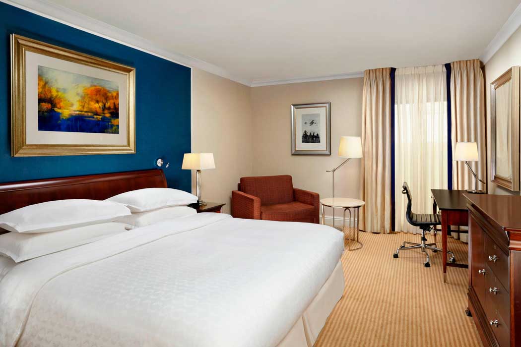 A classic guest room at the Heathrow Sheraton Skyline hotel. (Photo: Marriott)