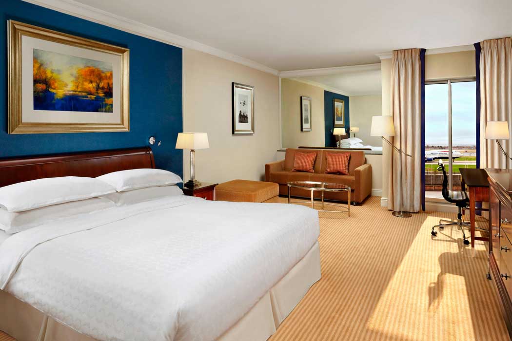 A club guest room. (Photo: Marriott)