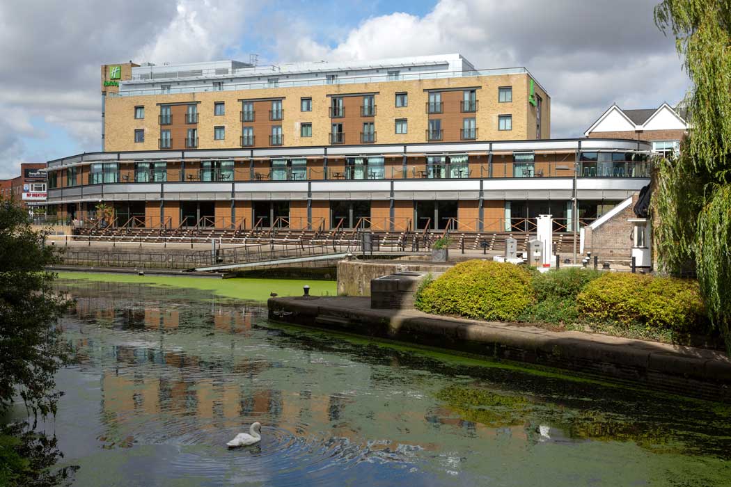 The Holiday Inn London Brentford Lock hotel has a lovely position overlooking the River Brent, which forms part of the Grand Union Canal. The hotel offers a high standard of accommodation at a reasonable price and it is within commuting distance of Central London. (Photo: IHG)