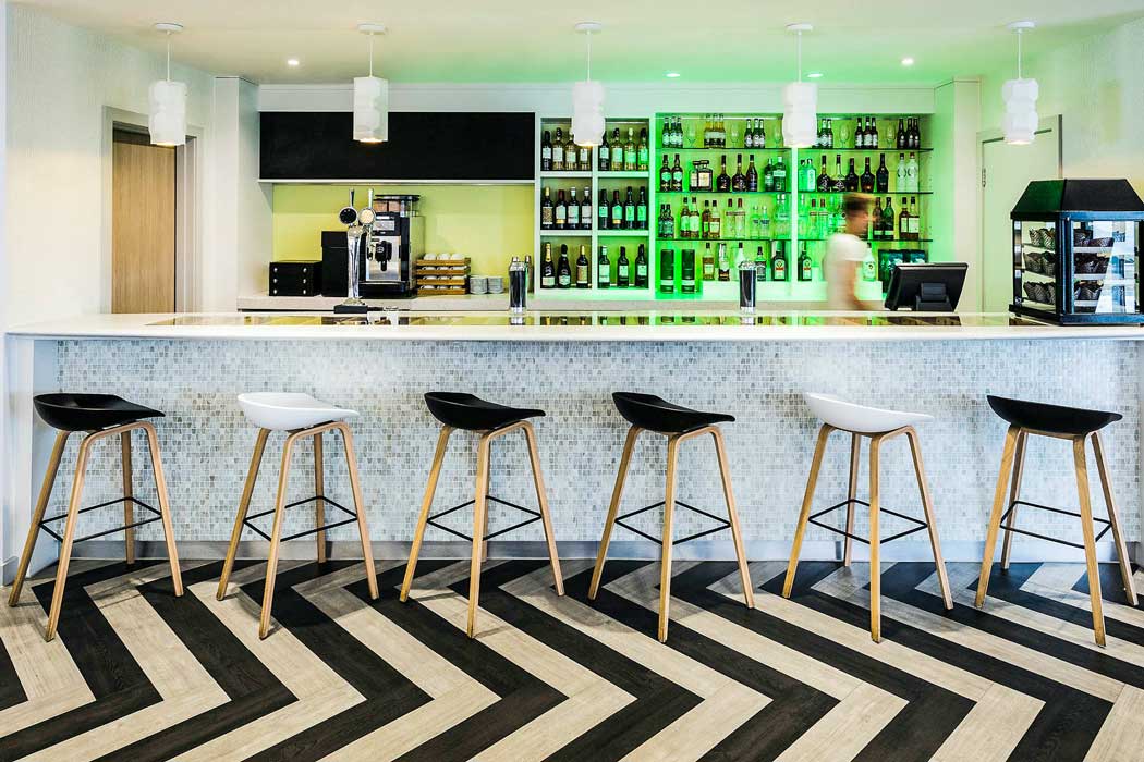 The hotel bar is a nice spot for a drink if you don't feel like leaving your hotel. However, the is a local pub (the Three Magpies) around a two minute walk from the hotel. (Photo: ALL – Accor Live Limitless)