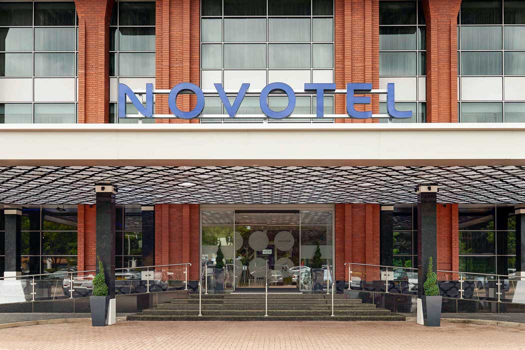 The Novotel London Heathrow Airport T1 T2 and T3 hotel is a modern four-star airport hotel on Bath Road north of London Heathrow Airport. It is one of the nicest of the Bath Road hotels. (Photo: ALL – Accor Live Limitless)